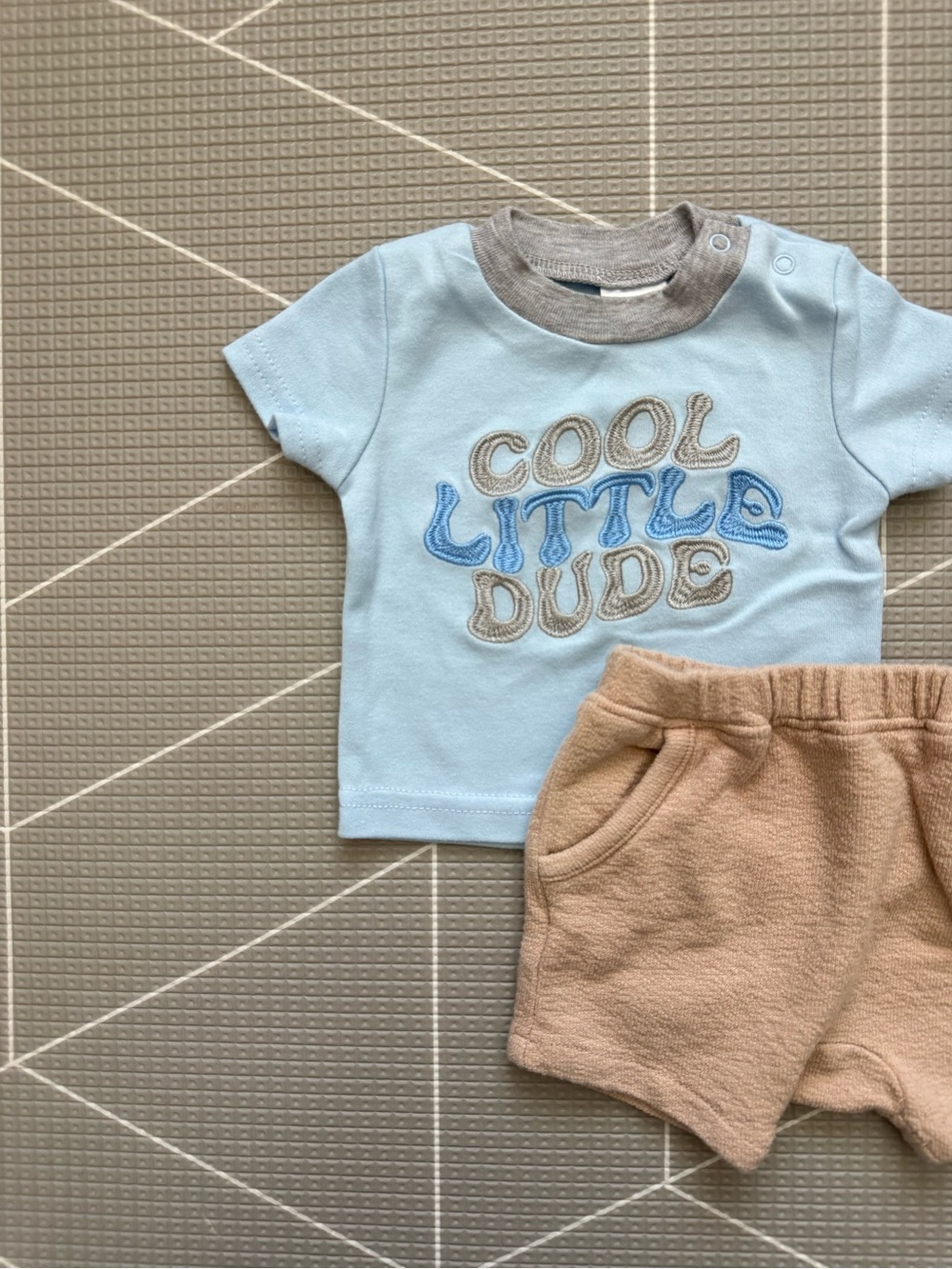 Easy peasy|Baby boy cute set,COOL LITTLE DUDE blue Tee & tan shorts•••0-3M,boho